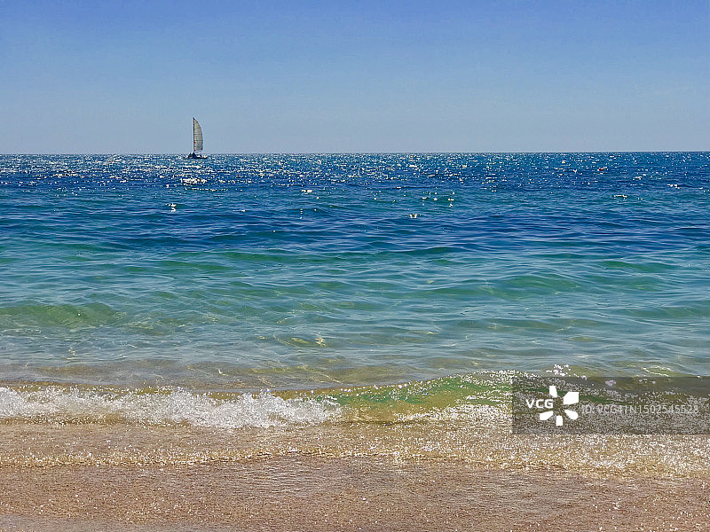 俄罗斯克里米亚雅尔塔的晴空海景图片素材