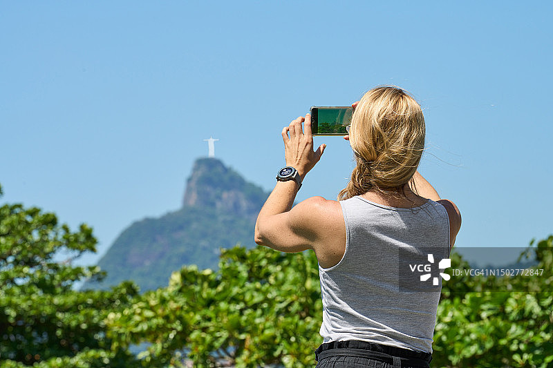 在里约热内卢拍照的女游客图片素材