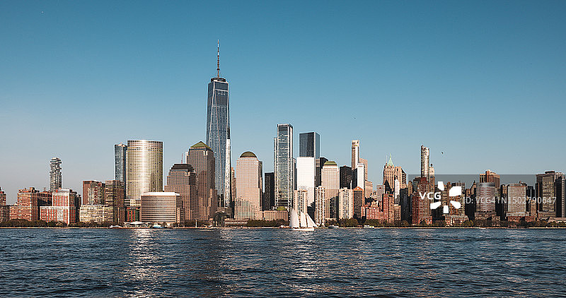 纽约金融区：日落时分的世界贸易中心图片素材