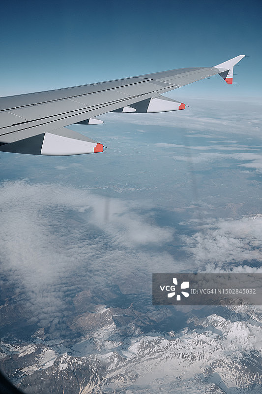 天空中的雪峰图片素材