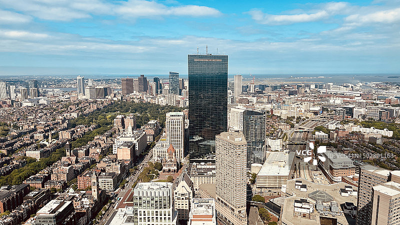 从建筑物顶部看到的六月波士顿马萨诸塞州图片素材