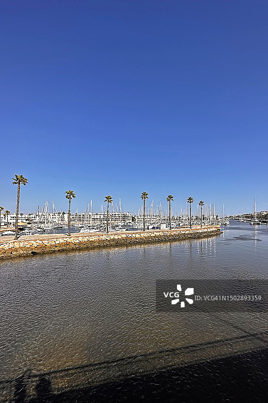 葡萄牙拉各斯 Ribeira de Bensafrim 河畔美丽的拉各斯码头图片素材