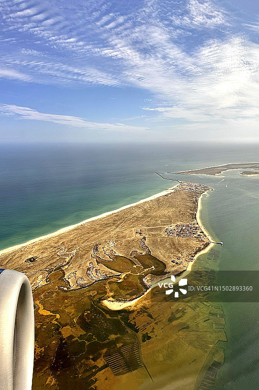 葡萄牙阿尔加维美丽海岸线和蓝色大海图片素材