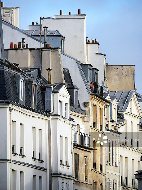 她在法国巴黎玛莱区看到的住宅楼图片素材