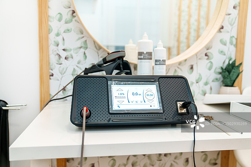 毛细血管诊所用于有效治疗脱发的射频机图片素材