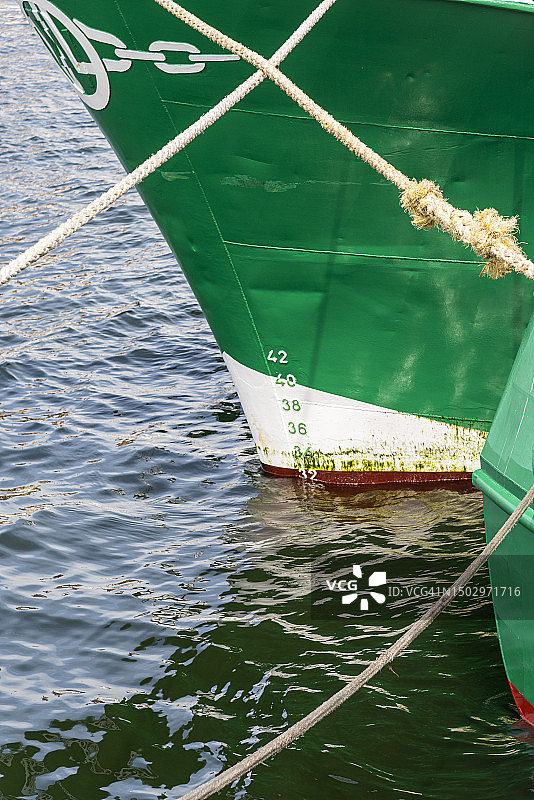 停泊的船首图片素材