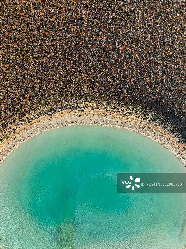 西澳大利亚鲨鱼湾弗朗索瓦佩隆国家公园的 Nabberu 湖边缘航拍图片素材
