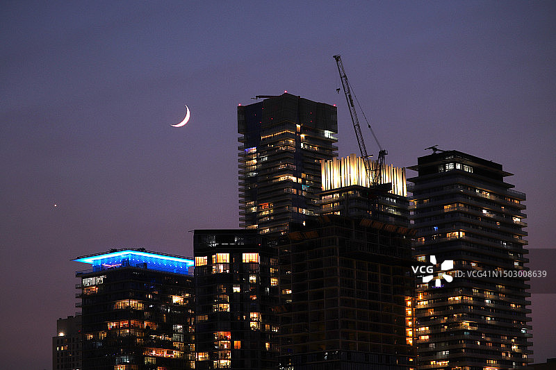 多伦多天空中月亮和金星图片素材