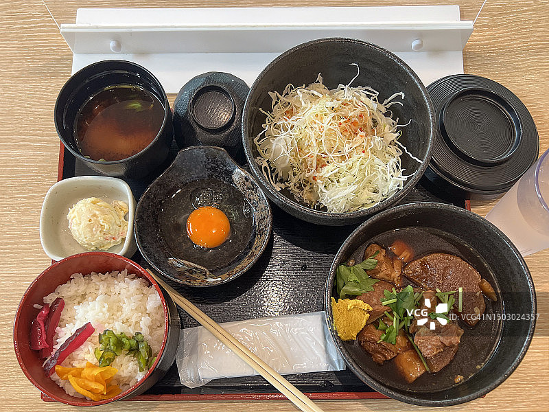 寿喜烧风味红烧猪肉套餐图片素材