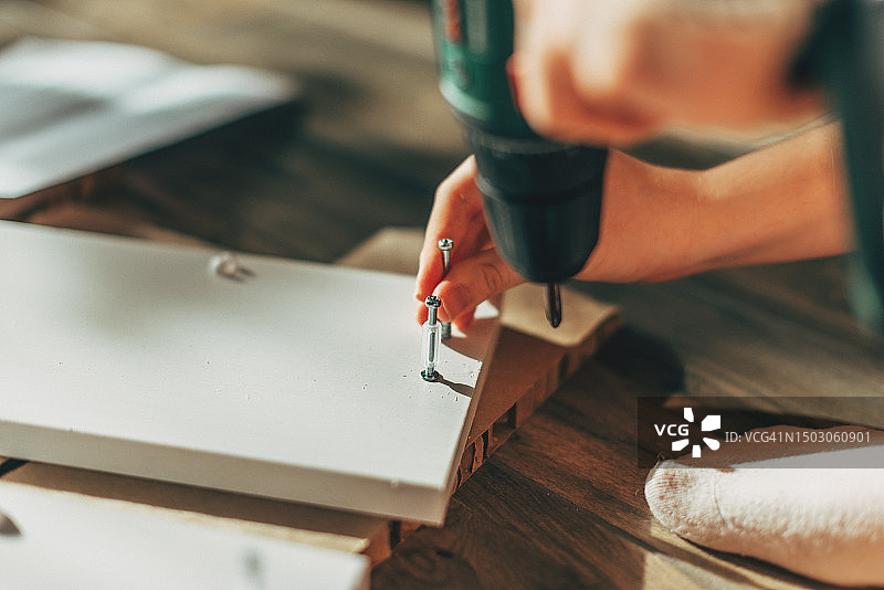 家具组装螺丝特写图片素材