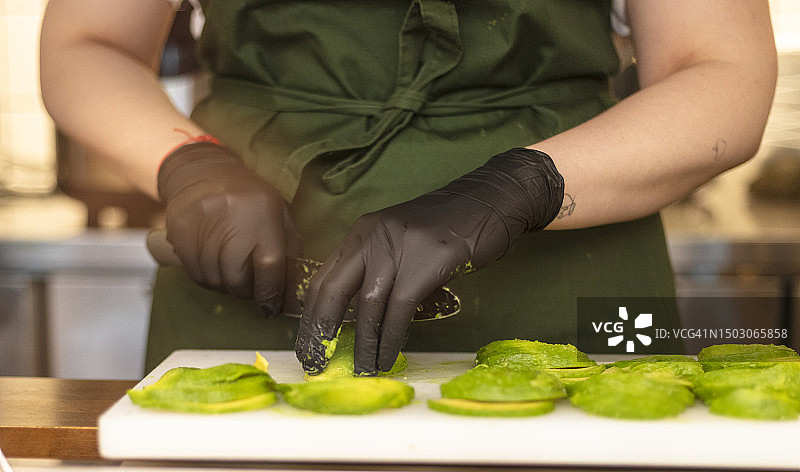 炊具切鳄梨图片素材