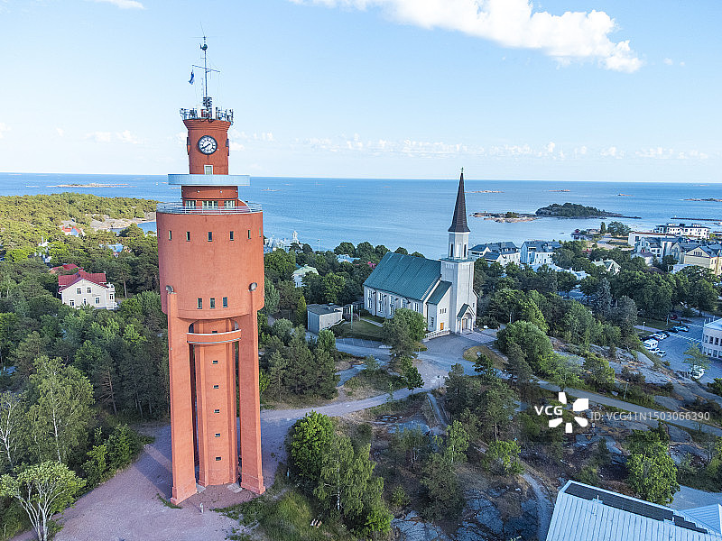 粉色水塔和教堂的航拍图片素材