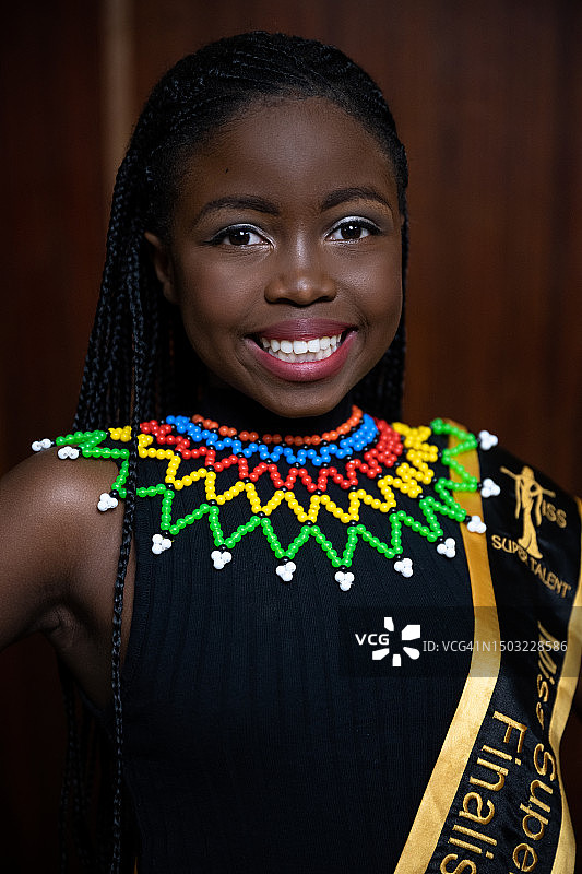 具有独特外貌的小女孩选美图片素材