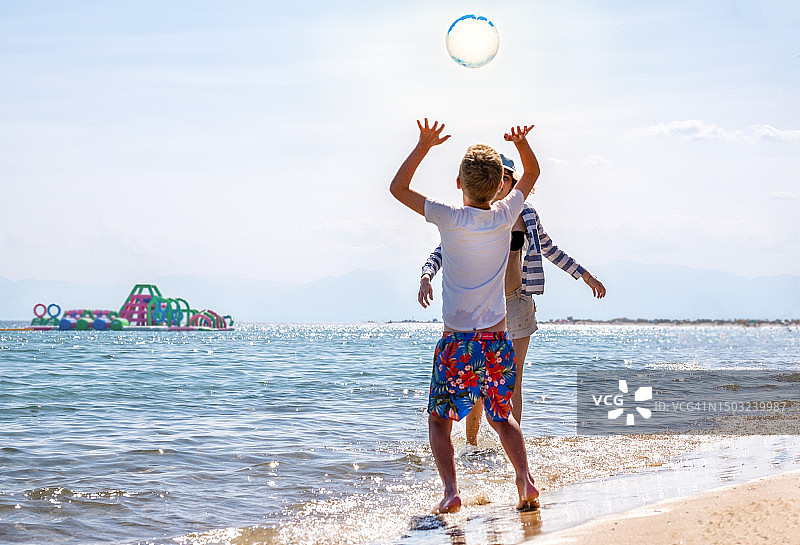 海上的球图片素材