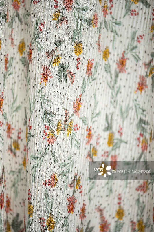 盛开之美：永恒优雅的 floral 图案面料背景图片素材