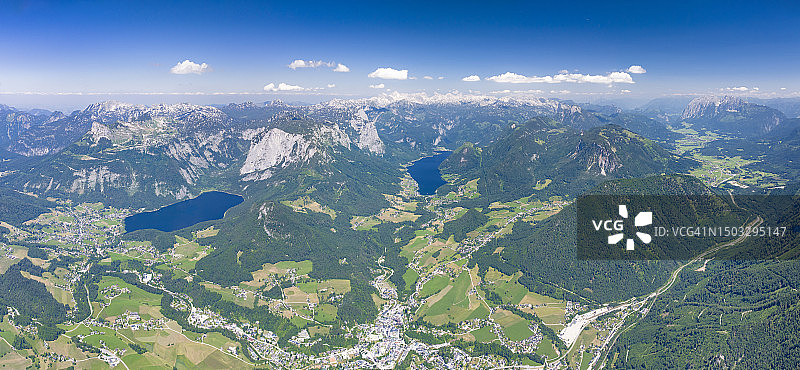 奥地利阿尔卑斯山萨尔茨卡默古特地区航拍全景图片素材