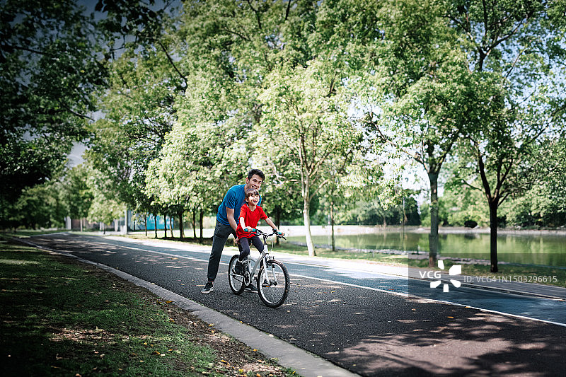 这是我们的周末活动图片素材