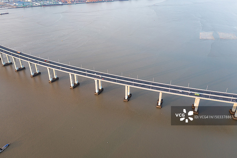 鸟瞰跨海大桥图片素材