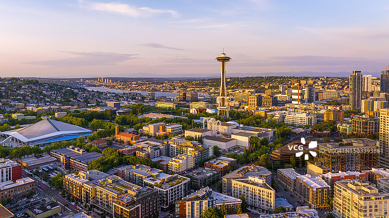 西雅图太空针塔和西雅图中心航拍图片素材