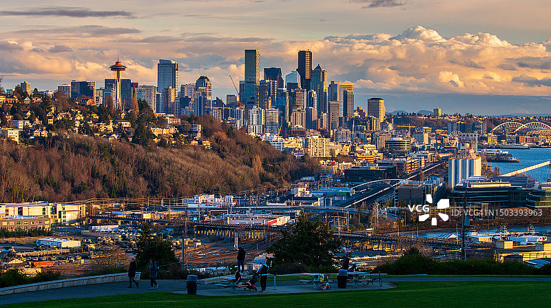 西雅图市中心安妮皇后区和90号码头图片素材