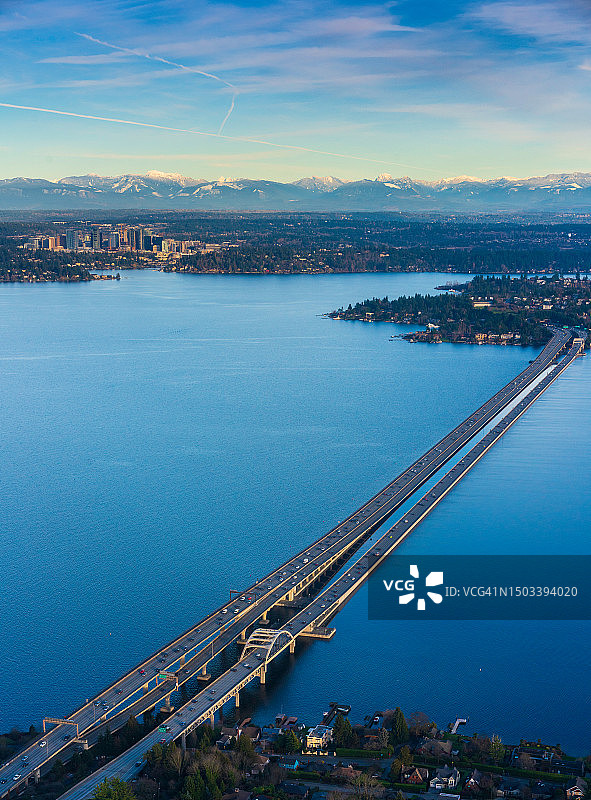 通往默瑟岛和贝尔维尤的I90高架桥图片素材