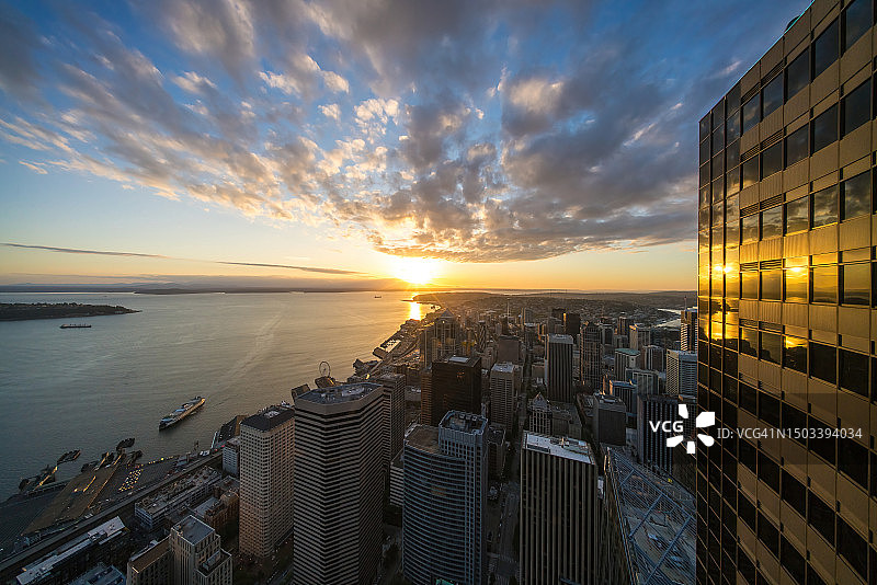 西雅图哥伦比亚中心日落倒影图片素材