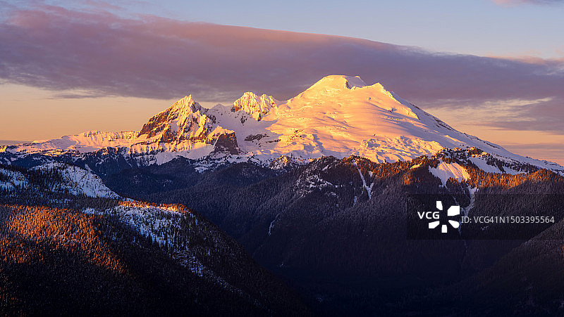 贝克山午后光线鸟瞰图片素材
