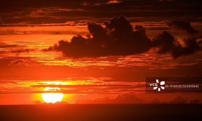 奥萨半岛日落时分的壮丽景色图片素材