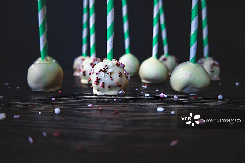 波兰餐桌上的圣诞装饰特写图片素材