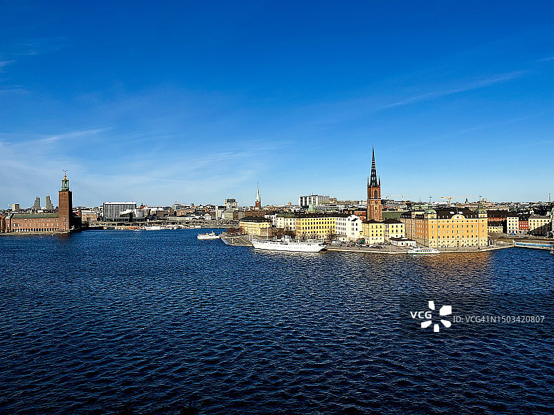 斯德哥尔摩的蓝天下建筑景观，瑞典图片素材