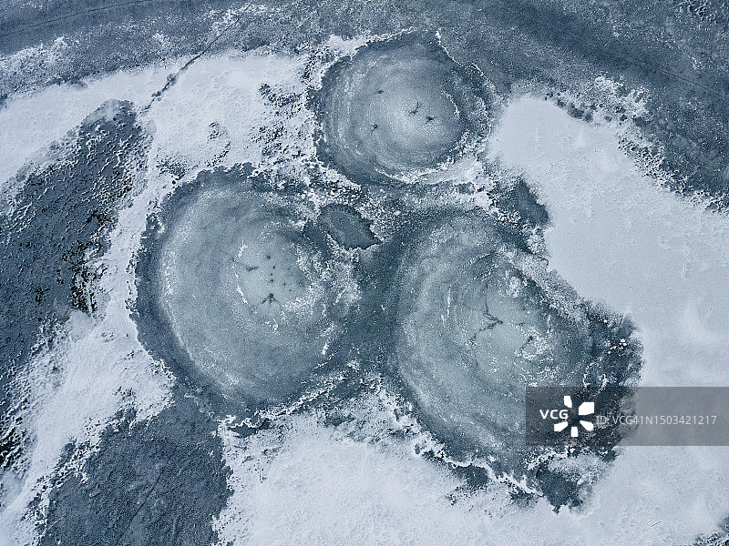 保加利亚冰冻湖面高角度照片图片素材