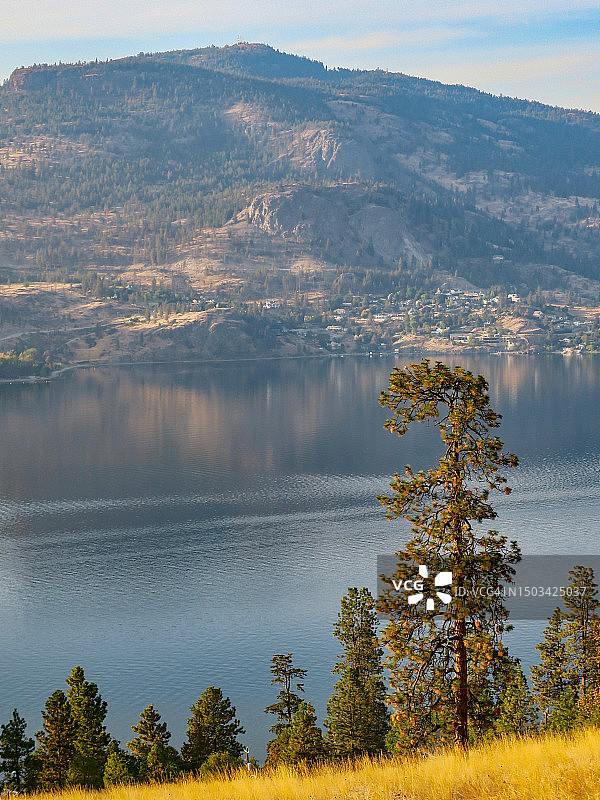 加拿大不列颠哥伦比亚省奥卡纳干湖的湖光山色图片素材