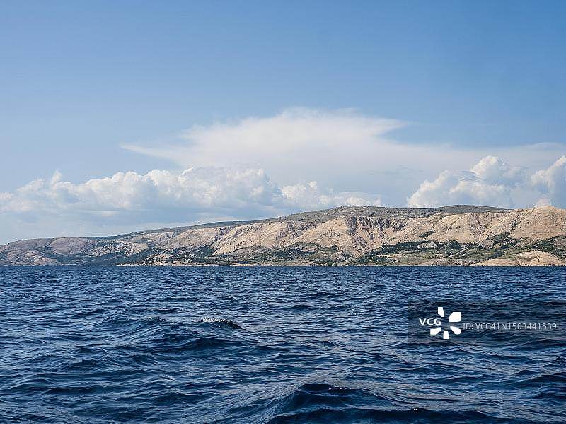 克罗地亚克尔克岛斯塔拉巴斯卡附近的海岸风光图片素材