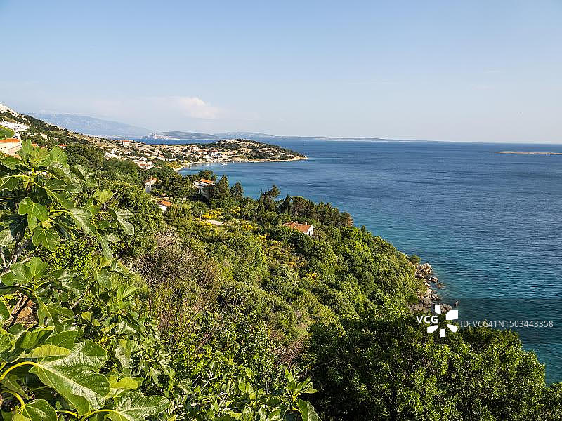 克罗地亚滨海-戈尔斯基科塔尔县克尔克岛斯塔拉巴什卡附近的Stara Baska海湾图片素材