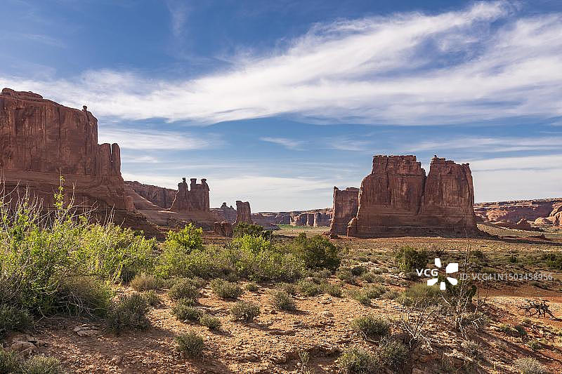 美国犹他州拱门国家公园的法院塔楼图片素材