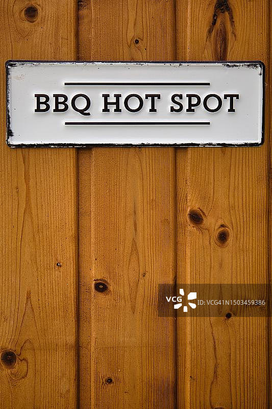 德国北莱茵-威斯特法伦州烧烤热点标志，木墙图片素材