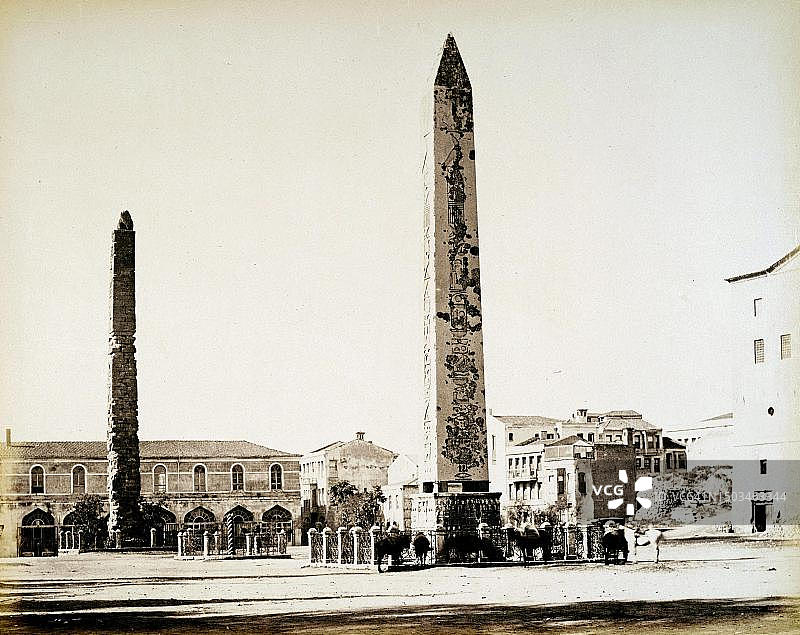 带有方尖碑的竞技场，是公元330年左右古君士坦丁堡的赛马场。它是拜占庭帝国首都，土耳其的体育和社交中心，19世纪的历史数字修复复制品图片素材