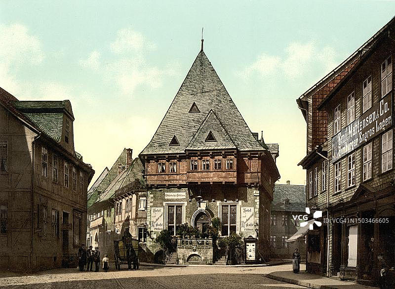 德国下萨克森州戈斯拉尔的布商行会大楼（19世纪90年代照片的数字修复复制品）图片素材