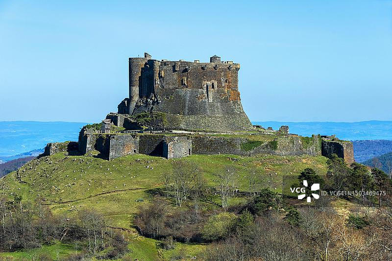 法国奥弗涅火山自然公园中的米罗尔城堡图片素材