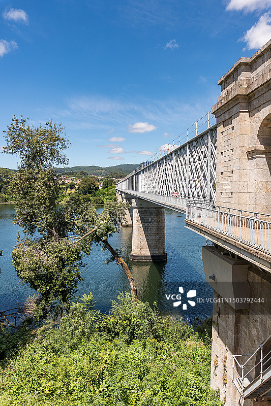 瓦伦萨·多米尼奥和图伊之间的国际桥梁图片素材