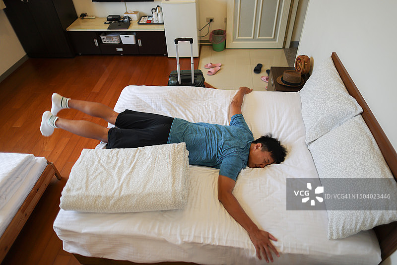 长途旅行后的疲劳需要睡眠图片素材