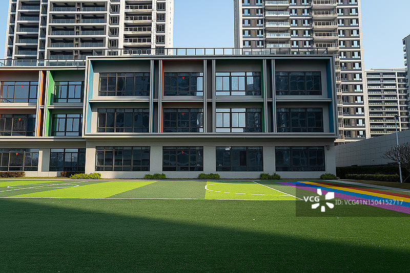 城市里的幼儿园建筑图片素材