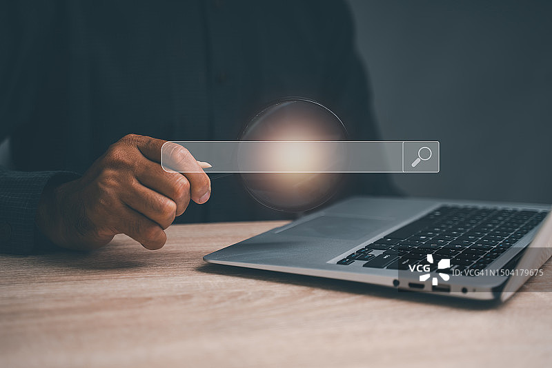 浏览互联网数据信息网络概念（柔焦复古概念）图片素材