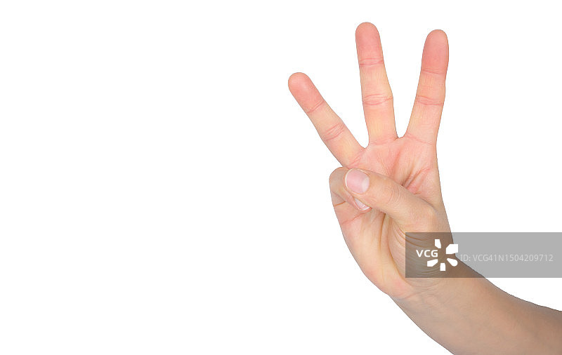 女子伸出三根手指的局部照片，白色背景图片素材