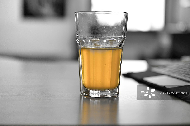 彩色保健品饮品杯图片素材