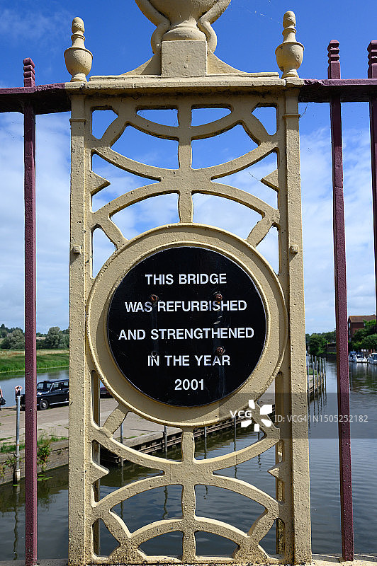 蒂克斯伯里Abbey Mill桥上的新牌匾图片素材