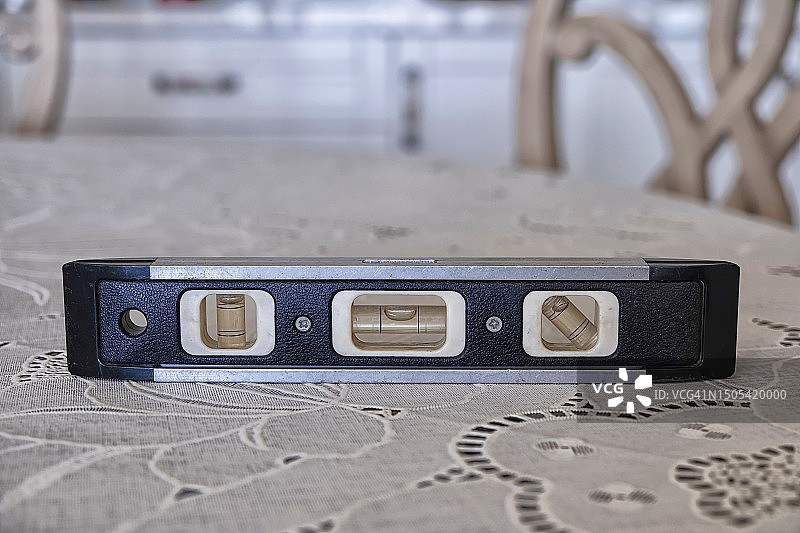 桌上的水平仪特写图片素材