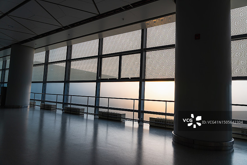 光效玻璃走廊图片素材