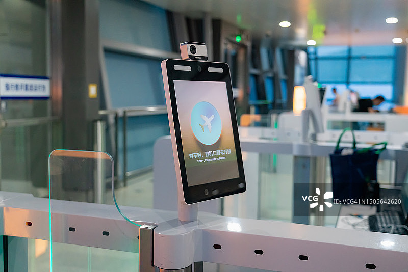 机场登机口的人脸识别系统图片素材