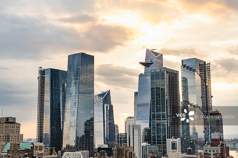 纽约市金融区日落时分的壮丽景色图片素材
